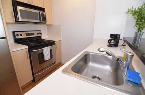 City Center Condo | Light-Filled Apt| Steps to Beach Convention Center