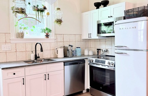 West Mount Airy Apartment | Light-Filled Boho Studio Alcove Retreat in Philly’s Best Neighborhood