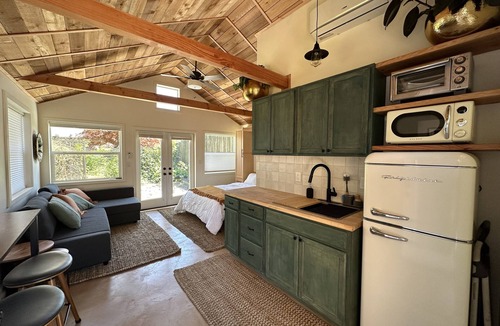 Roseway Cottage | Light-filled Cedar Guesthouse with hot tub and private backyard