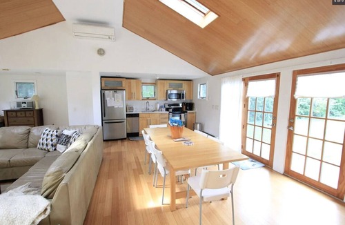 Cotuit Cottage | Light-filled cottage in Cotuit Village