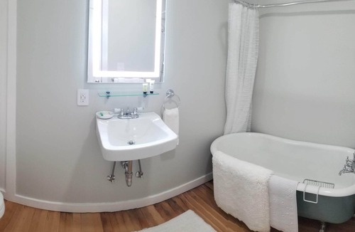 Centralia Apartment | Light filled downtown studio apartment with king bed.