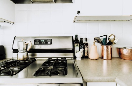 Kitsilano Apartment | Light-Filled Kitsilano Condo | Private Sauna | Walk to Beach & 4th Ave