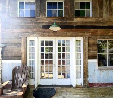 Excelsior Springs House | Light-Filled Lakeside Cabin with Private 15-Acre Spring-Fed Lake Near Downtown Excelsior Springs, Missouri