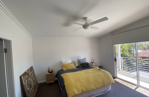 Botany House | Light filled large home. 8mins drive to popular Eastern Suburbs beach