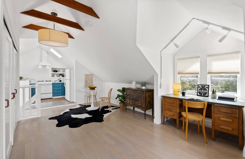North Berkeley Apartment | Light-filled loft retreat in famed Gourmet Ghetto