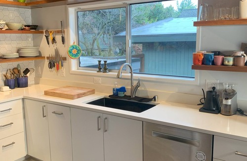 Laurelhurst House | Light filled mid-century modern 'Treehouse" for WORLD CUP.