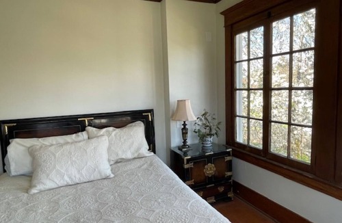 Forest Grove Bed & Breakfast | Light-filled room with a treetop view in an updated historic Forest Grove home!
