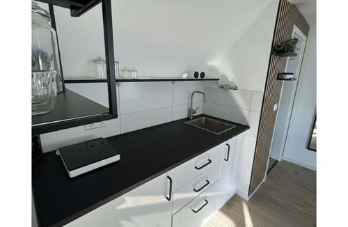 Alt-Muhlburg Apartment | Light-filled Top-Floor Studio in Karlsruhe-Mühlburg – APOLONIAliving
