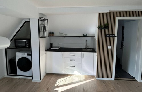 Alt-Muhlburg Apartment | Light-filled Top-Floor Studio in Karlsruhe-Mühlburg – APOLONIAliving