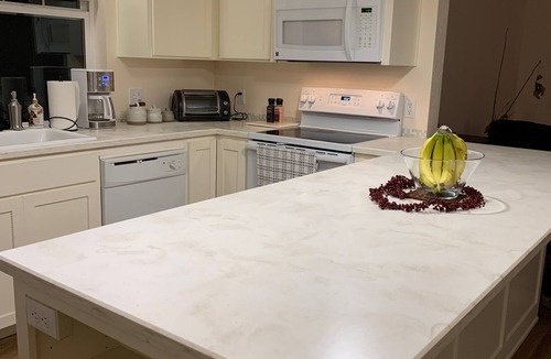 Historic Railroad District Apartment | Light-filled, upper story flat, walking distance to Oregon Shakespeare Festival