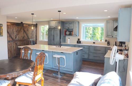 Stevens House | Light-filled, very quiet & newly remodeled house in Madison Valley