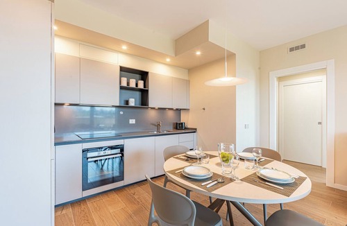 Monza Apartment | Light Garden by Houset