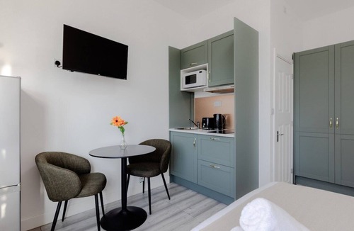 West Kensington Apartment | Light & Modern Studio | West Kensington