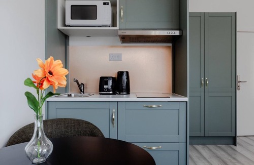 West Kensington Apartment | Light & Modern Studio | West Kensington
