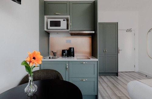 West Kensington Apartment | Light & Modern Studio | West Kensington
