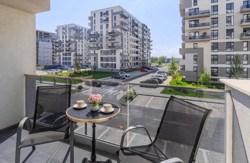 Oradea Apartment | Light on Marble