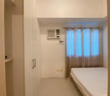Barangka Ilaya Apartment | Light Residence Condo with Pool View