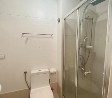 Barangka Ilaya Apartment | Light Residence Condo with Pool View