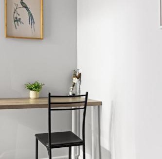 Peakhurst House | Light & Simple Single Room in Courtyard - Peakhurst Area - Shared Bathroom