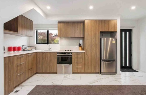 Christchurch Villa | Light & Spacious 2Bdrm Townhouse Off Street Park