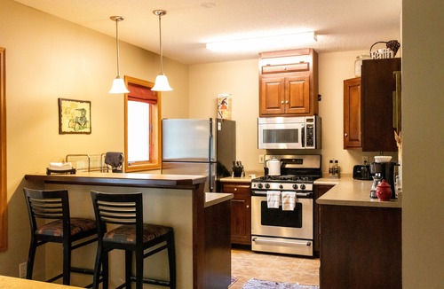 Prior Lake House | Light Spacious 2BD/1BA Private Destination Getaway