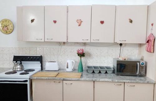 Cape Town Hostel | Lighthouse Farm Backpackers Lodge