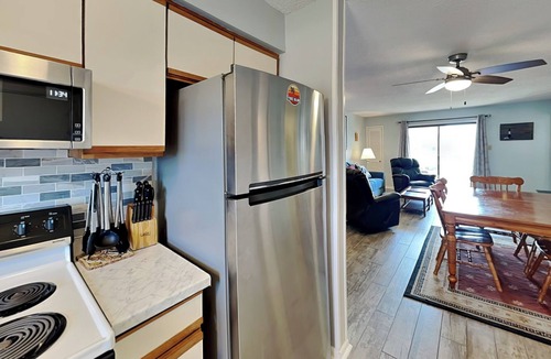 Tybee Island Condo | Lighthouse Point 3B | Great View, Pool Access
