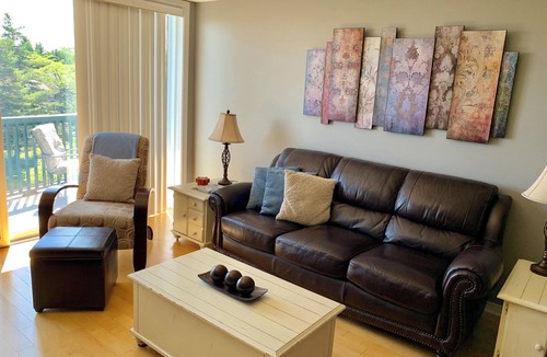 Collingwood Condo | Lighthouse Point Collingwood Fully Furnished 2 Bed, 2 Bath with Water Views!