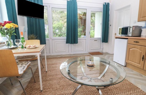 Praa Sands Cottage | LIGHTHOUSE, romantic, country holiday cottage in Praa Sands