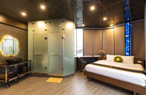 Van Mieu House | Lighthouse & Rooftop