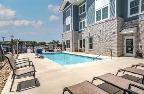 Emerald Isle Hotel | Lighthouse Suites - Best Western Signature Collection