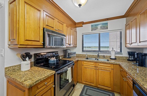 Sand Key Condo | 💕Lighthouse Towers #706 -Amazing 2BR condo with Gulf Views, Pool, Hot Tub & Amenities Galore!