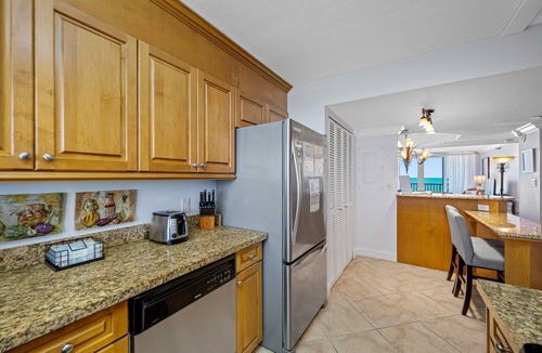 Sand Key Condo | 💕Lighthouse Towers #706 -Amazing 2BR condo with Gulf Views, Pool, Hot Tub & Amenities Galore!