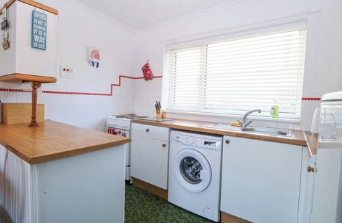 Winterton-on-Sea Cottage | Lighthouse View