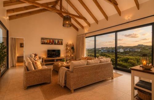 Kleinbaai Villa | Lighthouse Villa Romansbaai