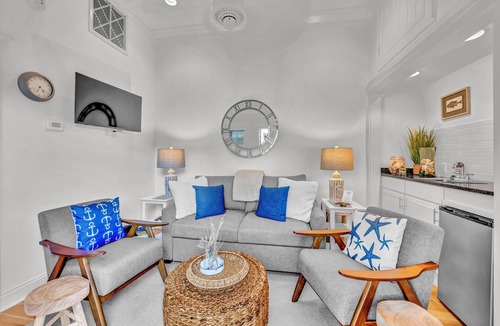 West Beach House | Lightkeeper's Cottage – Experience the simplicity and convenience of island life