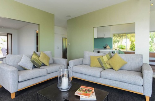 Waimarama Cottage | Lightning Ridge Retreat - Waimarama Holiday Home