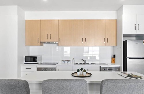 Lightsview Apartment | Lightview Oasis- Modern 2BR Apt- WiFi & Parking