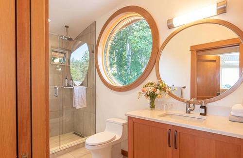 Salt Spring Island Resort | Lightwater Cove