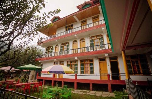 Kullu Hostel | LIGHTWORKERS Hostel & Cafe