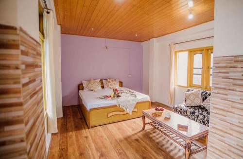 Kullu Hostel | LIGHTWORKERS Hostel & Cafe