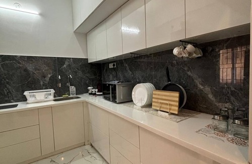 Santhome Apartment | LIKE HOME, 2-bedroom apartment, Chennai, Mandaveli with WiFi, AC, Kitchen etc