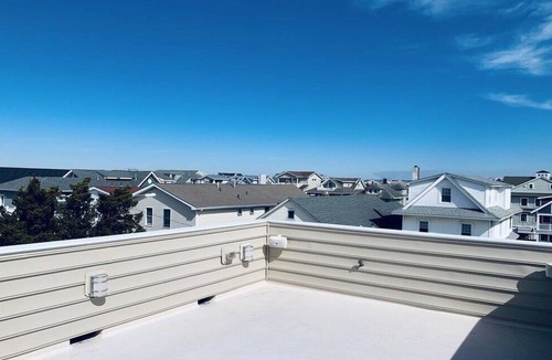 North End Condo | Like New Luxurious North End Cottage Beach Block