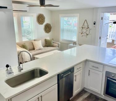 Jacksonville Beach Apartment | Lil' Beach Getaway