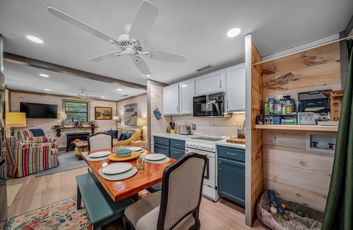 Mentone Cottage | 'Lil' Gem'-restored 1960's bungalow