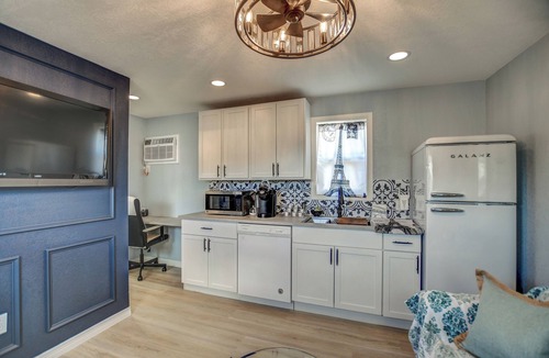 Coronado House | Lil Paris with Pool & BBQ in Historic Phoenix