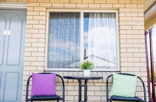 Goulburn Bed & Breakfast | Lilac City Motor Inn Deluxe Queen Room 14