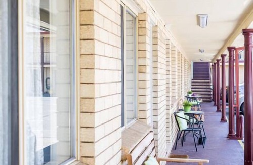 Goulburn Bed & Breakfast | Lilac City Motor Inn 2 Room Family 16