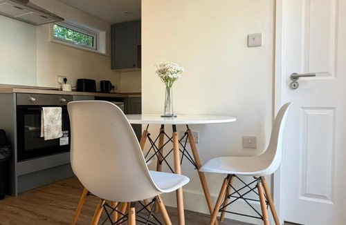 Boscombe Apartment | Lilac Tree Hotel