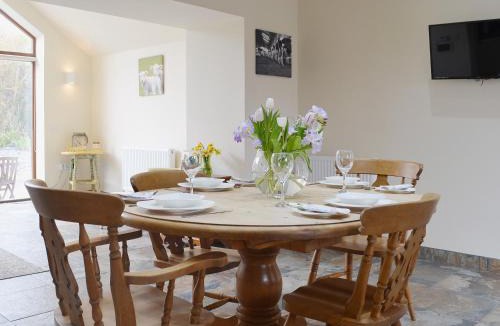 Llanfachraeth House | Lili Wen